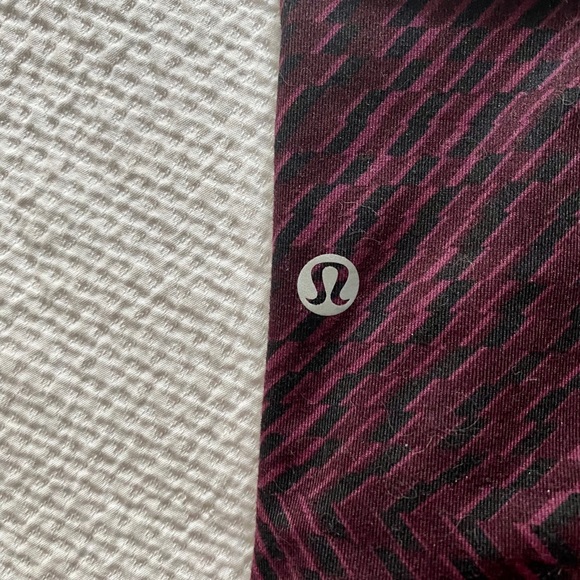 Lululemon crops - RARE PATTERN! 🍋 - Picture 4 of 4